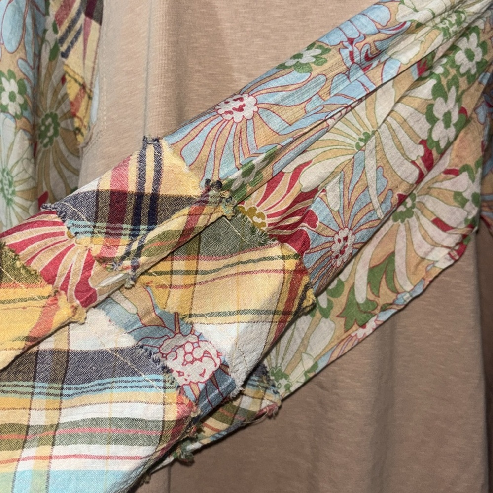 Easel Tan Top with Multicolor Sleeves - Picture 3 of 8